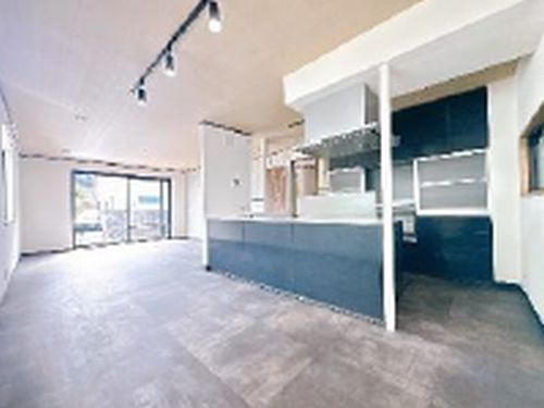 【居間・リビング】 | 【仲介手数料０円】藤沢市片瀬2丁目　中古戸建 | 藤沢市片瀬2丁目　中古戸建