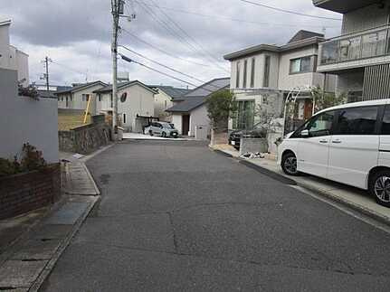 東区牛田東３丁目の前面道路含む現地写真