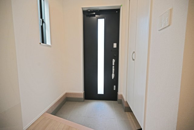 ハートフルタウン野中南1丁目新築一戸建て│3SLDK+並列駐車2台可の収納|シューズクローゼットを備え、ご家族皆さまの靴をすっきり収納できます。