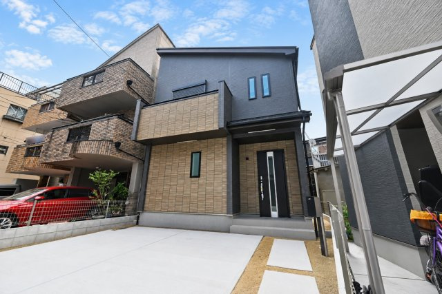 ハートフルタウン野中南1丁目新築一戸建て│3SLDK+並列駐車2台可の外観|ご不明な税金・諸費用についても丁寧にサポートいたします。現地見学で、住まいのイメージやご希望をぜひお聞かせください。