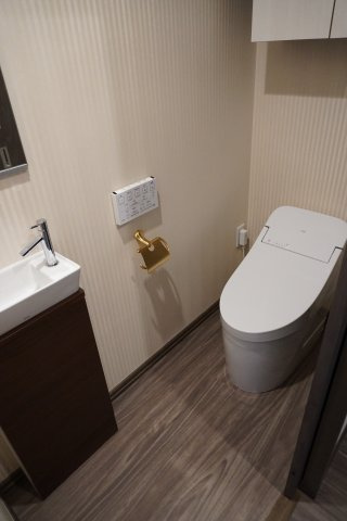 モンテヴェルデ神楽坂弐番館のトイレ|落ち着いた色調のトイレです