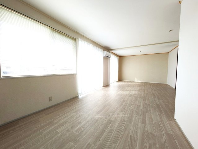 岡山市南区洲崎３丁目のアパートの居間・リビング