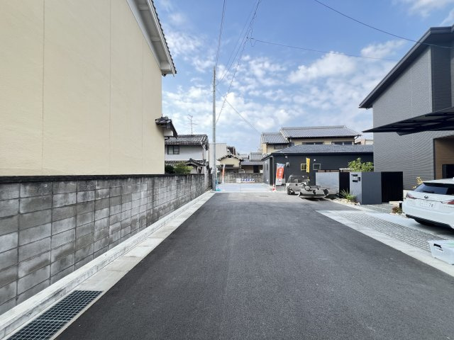 広陵町三吉赤部9期の前面道路含む現地写真