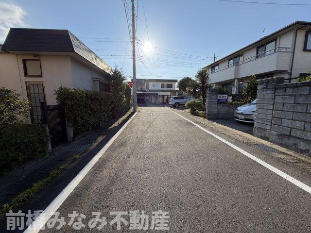 【売地】前橋市川曲町　角地　80坪以上の前面道路含む現地写真|前面道路含む現地写真です