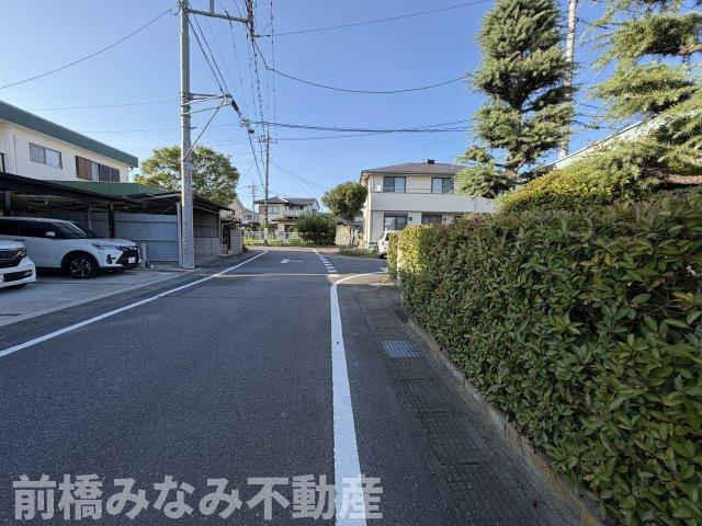 【売地】前橋市川曲町　角地　80坪以上の前面道路含む現地写真|前面道路含む現地写真です