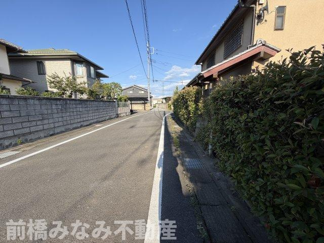 【売地】前橋市川曲町　角地　80坪以上の前面道路含む現地写真|前面道路含む現地写真です