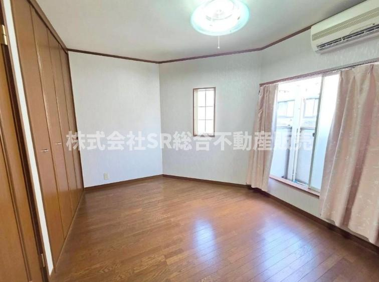 長堂1丁目中古戸建の洋室|3F　7.3帖。2面採光の明るい洋室です！