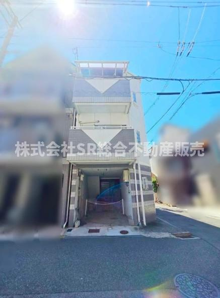 長堂1丁目中古戸建の駐車場|駐車スペース1台分（車種による）です！ビルトインガレージで直接玄関廊下と行き来できるので荷物の積み下ろしもスムーズです！
