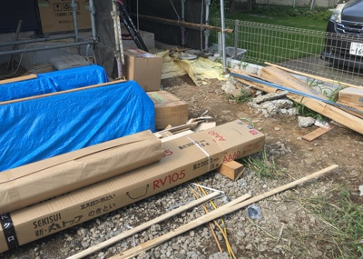 【駐車場】 | 上壱分方町新築戸建 | 駐車場と明記されていても、最小スペースでつくられた駐車場だと大型車は駐車できなかったり、出入りしにくくなったりする可能性があります。お車のサイズと購入したい物件の駐車場のサイズを現地で確認しましょう。