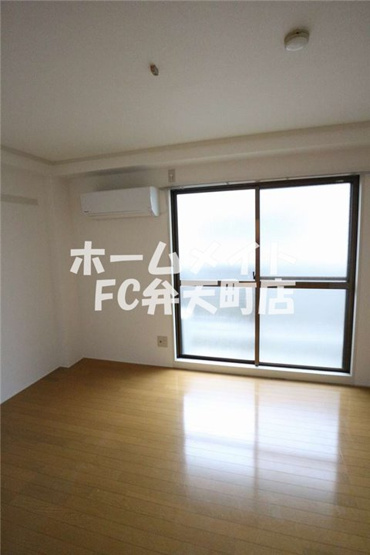 【寝室】 | ヴィラ入船 | 落ち着いた色調の寝室です