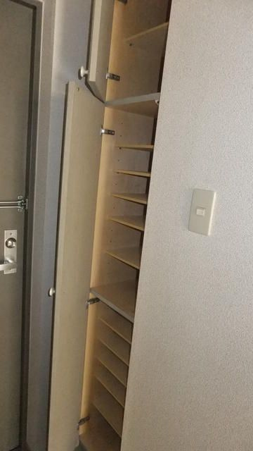 横浜市緑区十日市場町の賃貸マンションの収納