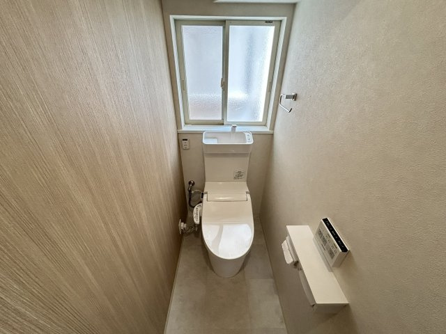 【トイレ】 | 東塚口町１丁目店舗付貸家 | シンプルで使いやすいトイレです