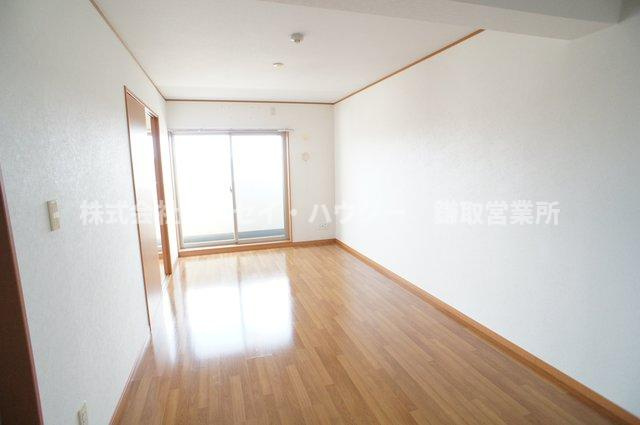 グリーンハイツＭの居間・リビング|同タイプのお部屋です。