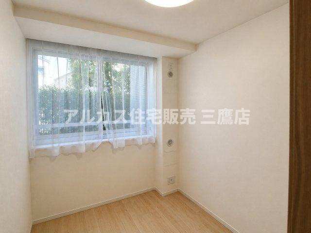 LAYERS HOUSE 杉並善福寺川公園の収納|折り戸タイプで開閉しやすく、お部屋をすっきり保てる機能的な収納スペース。
