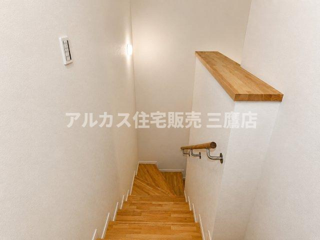 LAYERS HOUSE 杉並善福寺川公園の内装|柔らかい自然光が差し込む、プライベートな時間を穏やかに過ごせる明るい内装。