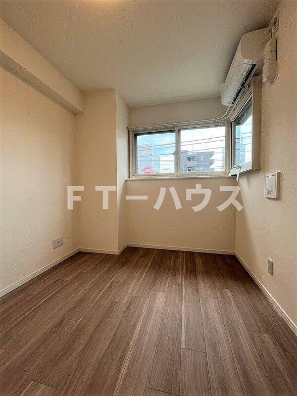 ドゥーエ妙典の洋室