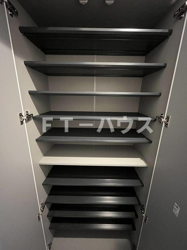 ドゥーエ妙典の玄関