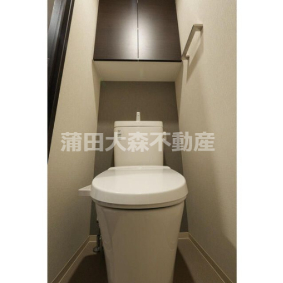 ラティエラ大鳥居のトイレ|棚収納と温水洗浄便座付トイレ
