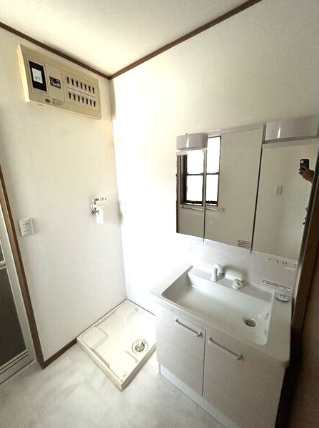 栄生戸建ての洗面所