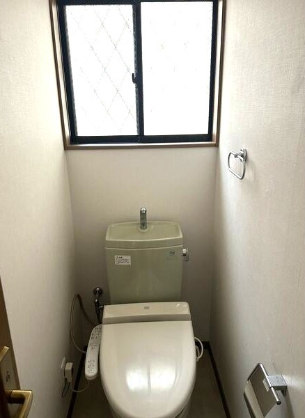 栄生戸建てのトイレ