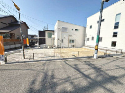 【前面道路含む現地写真】 | 深阪３丁　新築戸建 | ローソン堺宮山台店まで徒歩７分！ドラッグアカカベ深阪店まで徒歩７分！お買い物に便利な立地です♪