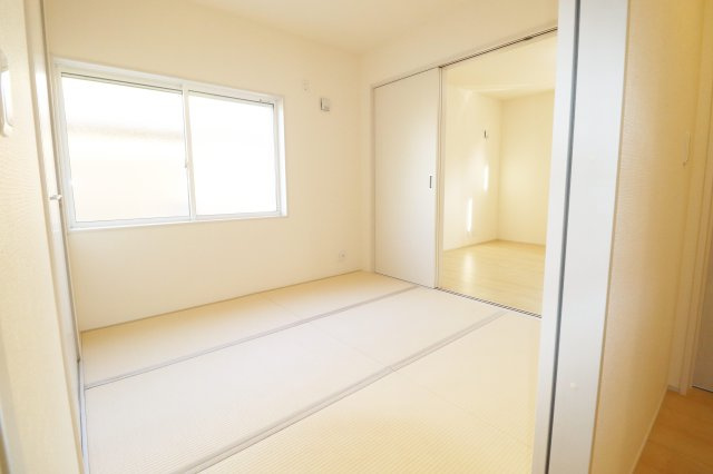 郡山市安積荒井3丁目　　　２号棟　　　安積第１小学校、安積中学区　の和室