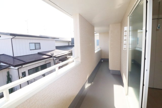 郡山市安積荒井3丁目　　　２号棟　　　安積第１小学校、安積中学区　のバルコニー