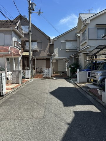 中古テラスハウス　岸和田市池尻町51番11の前面道路含む現地写真