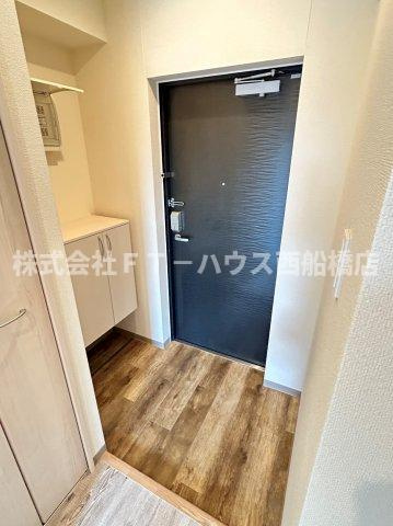 マリアージュ市川の玄関