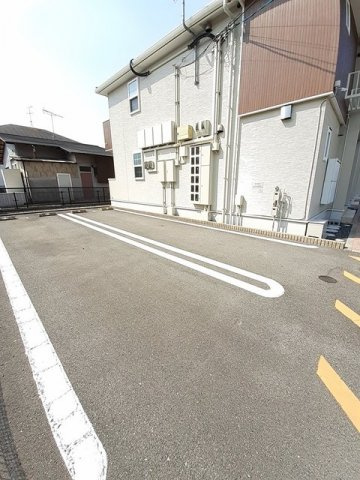 ソレアード　ノイの駐車場
