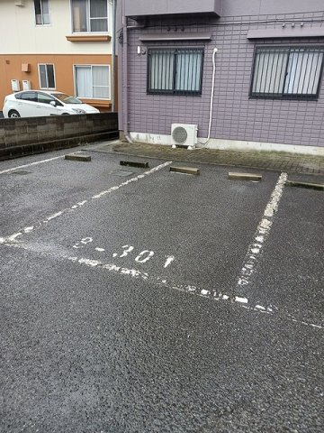 パルテールⅡの駐車場