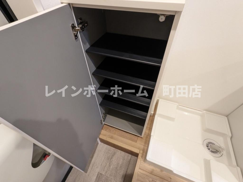 アザーレ・バモス登戸２※初期費用分割あと払いサービス利用可能物件の玄関