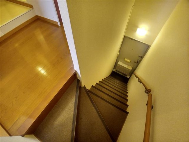 レオパレスイシハラⅠの玄関