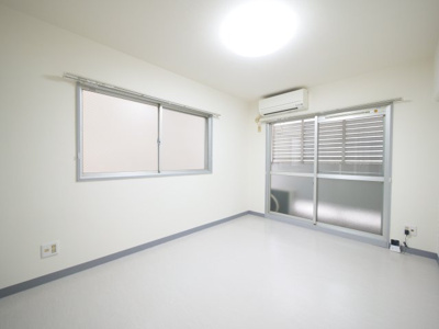 【洋室】 | アリスメゾン新保 | ※写真は別の部屋のものです。