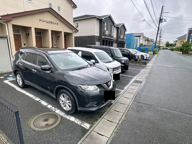 ドリームグラント嶋の駐車場