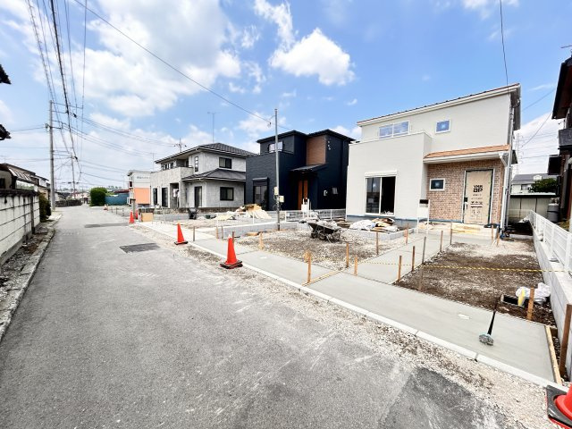 【LiveleGarden】宇都宮市鶴田町 第24 全2棟の前面道路含む現地写真|〇分譲地〇
周辺環境が充実しております。
道路の配置や道の広さ日当たりなど、ぜひ現地もご確認ください！
弊社営業が同行してご案内も可能です☆
※2026年7月撮影