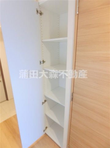 ラティエラ大鳥居の収納|キッチン背面の棚収納