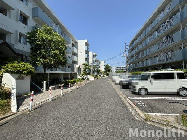 泉北城山台２丁11号棟の駐車場