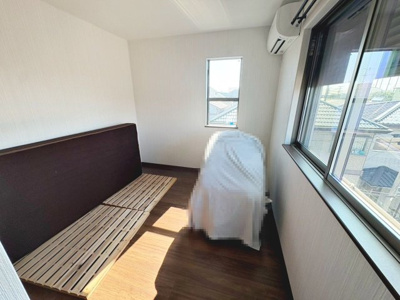 【寝室】 | 河原町　中古一戸建 | 当物件については、居住中の為見学日程を別途営業担当よりお電話で調整させて頂くことがございます。予めご了承くださいませ。