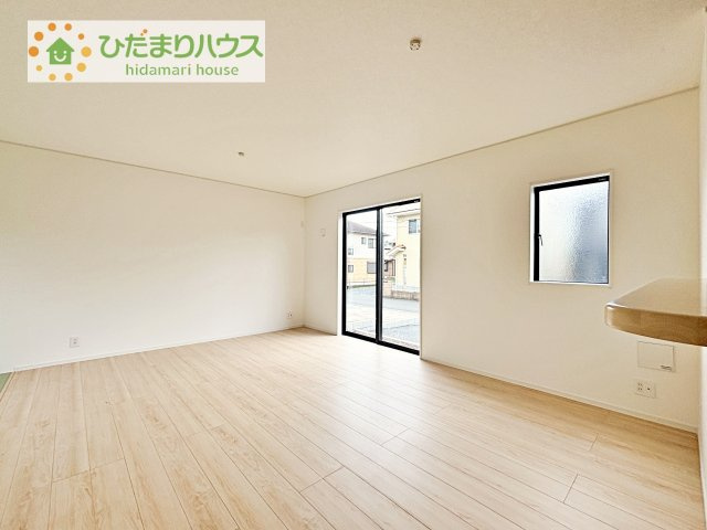 【居間・リビング】 | 下妻市鬼怒第7　新築戸建 | お子様が元気に遊べる広々としたリビングです！