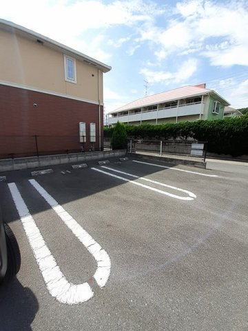アルバーダの駐車場