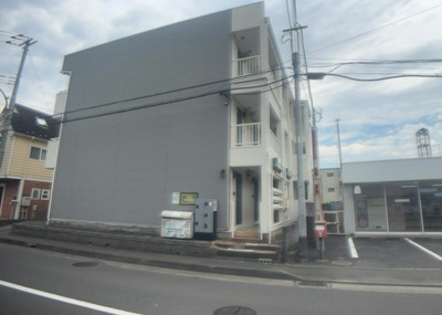 【外観】 | 田名事業用 | 現地に行くなら、物件の周囲の地形がどうなっているかを見ることも大切です。周辺より低くなっている土地では、大雨などで水が集まりやすいため、地盤が弱くなっているということも考えられるため、注意が必要です。