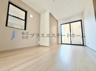 【洋室】 | 長田区上池田1丁目Ⅴ　新築戸建 | 居室にはクローゼットを完備♪自由度の高い家具の配置が叶うシンプルな空間です♪お子様の成長と人数と共に必要になる子供部屋にもぴったりの間取りですね♪
