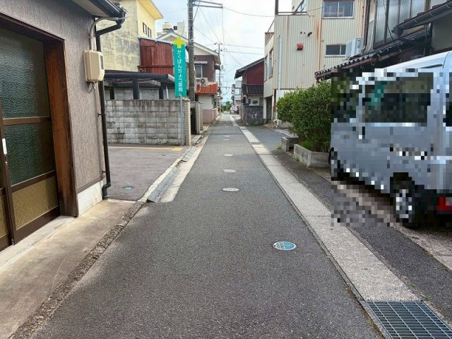 ■□角盤町3丁目中古戸建□■の前面道路含む現地写真|前面道路になります。
幅員約3.5ｍとなります。