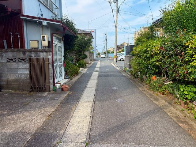 ■□角盤町3丁目中古戸建□■の前面道路含む現地写真|前面道路になります。
幅員約3.5ｍになります。
