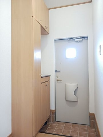 熊本市西区松尾２丁目のアパートの玄関