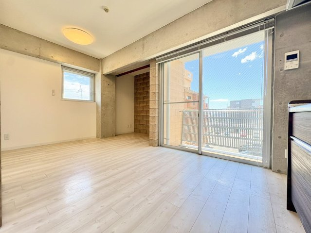 熊本市南区江越１丁目の賃貸マンションの居間・リビング