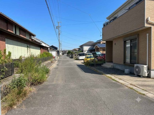 常滑市鯉江本町5丁目　中古戸建の前面道路含む現地写真