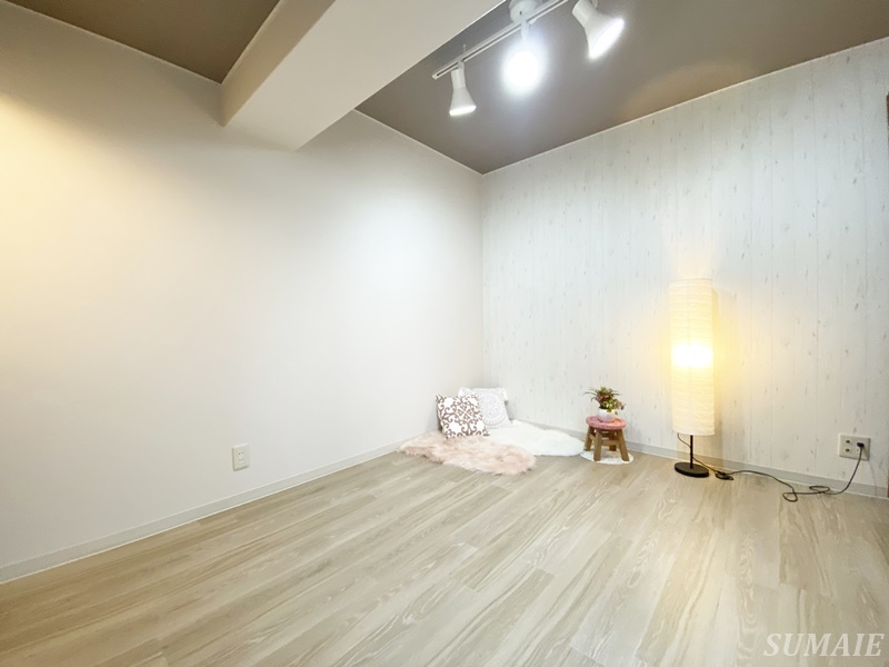 ペルレ五十嵐の寝室|別角度からみた6.5帖の洋室です☆