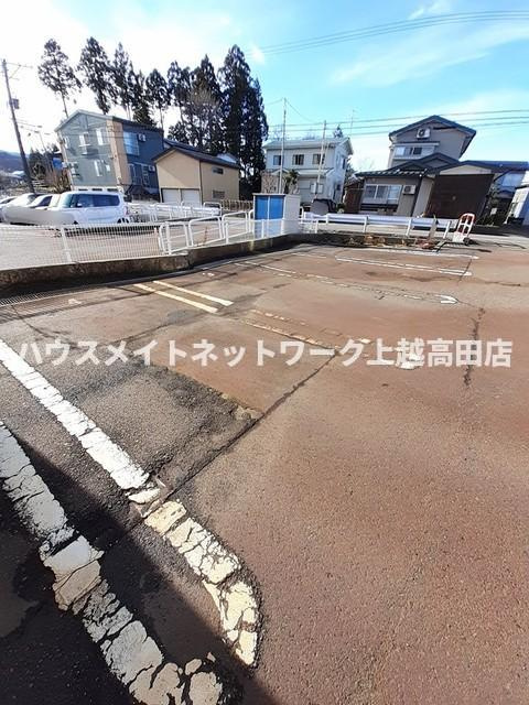 グラース　ノウⅠの駐車場|消雪付駐車場